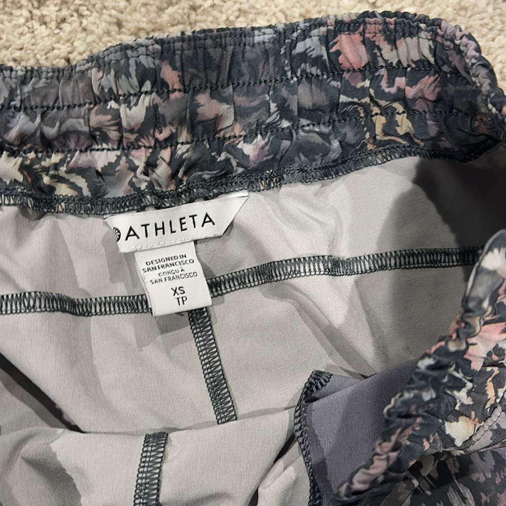 EUC Athleta Crossroads Shorts - XS - Picture 4 of 9